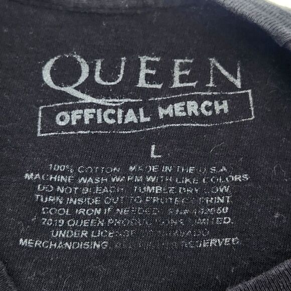 Queen Official Merch Tee Size Large  Faded Black Concert Band  T-Shirt Crewneck - Picture 4 of 6